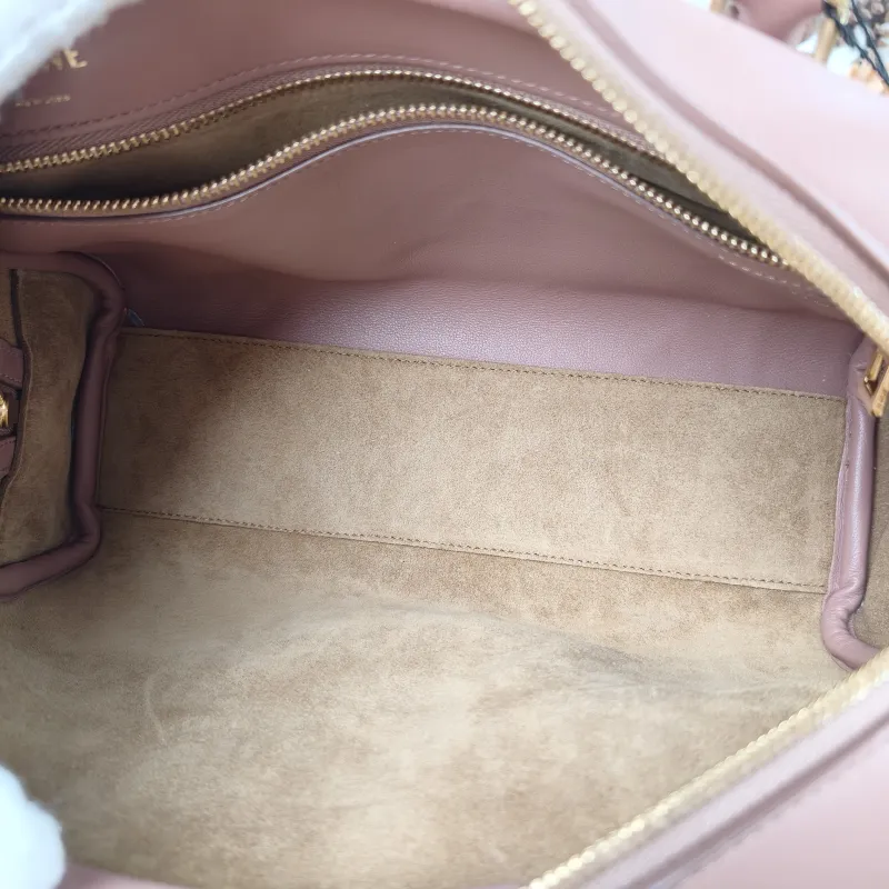 LOEWE Crossbody Bag amazona 19 Calfskin One Size 24 × 19 × 15 cm — detail view 7 of 13
