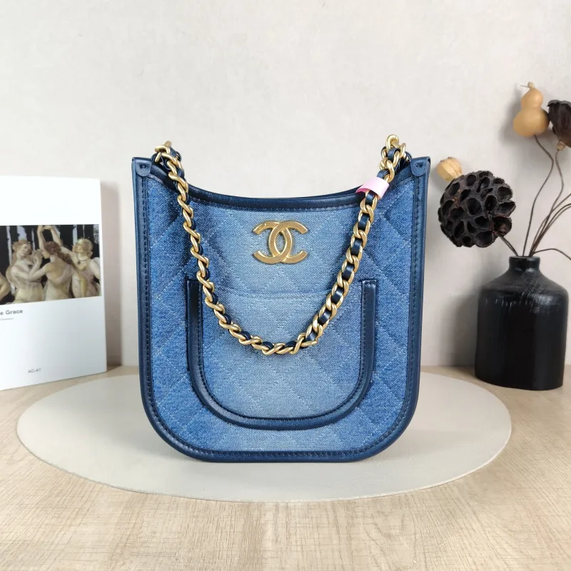 Chanel Crossbody Bag hobo One Size 22 × 6 × 24 cm