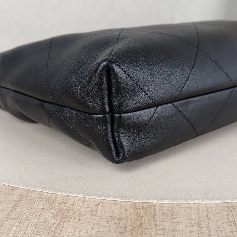 Chanel Shoulder Bag hobo Black with Gold-Tone Hardware Calfskin One Size 24 × 7 × 27 cm — detail view 4 of 13
