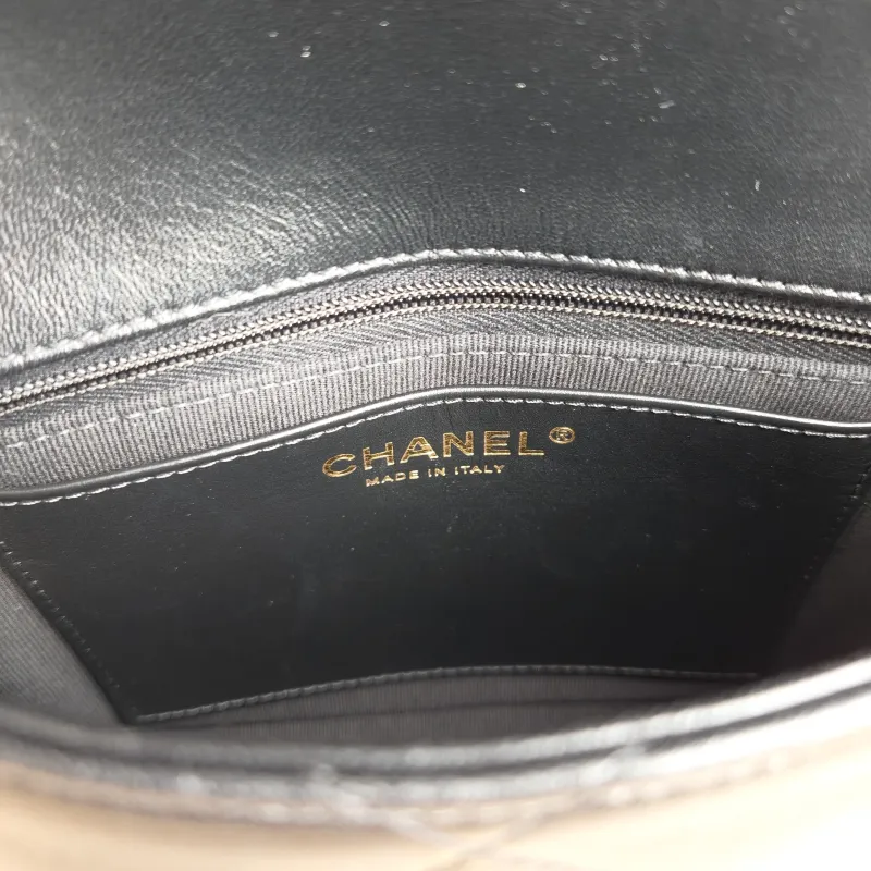 Chanel Crossbody Bag Crossbody Bag Black with Gold-Tone Hardware Lambskin One Size 24 × 6 × 15 cm — detail view 6 of 11
