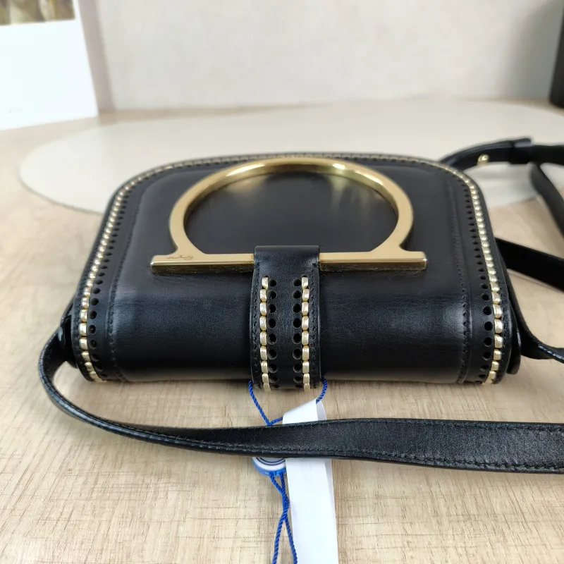 FERRAGAMO Shoulder Bag Shoulder Bag Black Calfskin One Size18 × 5 × 15 cm — detail view 10 of 12