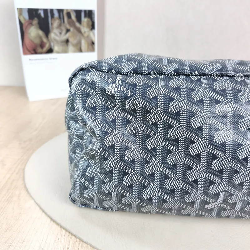 GOYARD Shoulder Bag Boheme Hobo​ Grey ine Canvas Small 43 × 14 × 27 cm — detail view 2 of 14