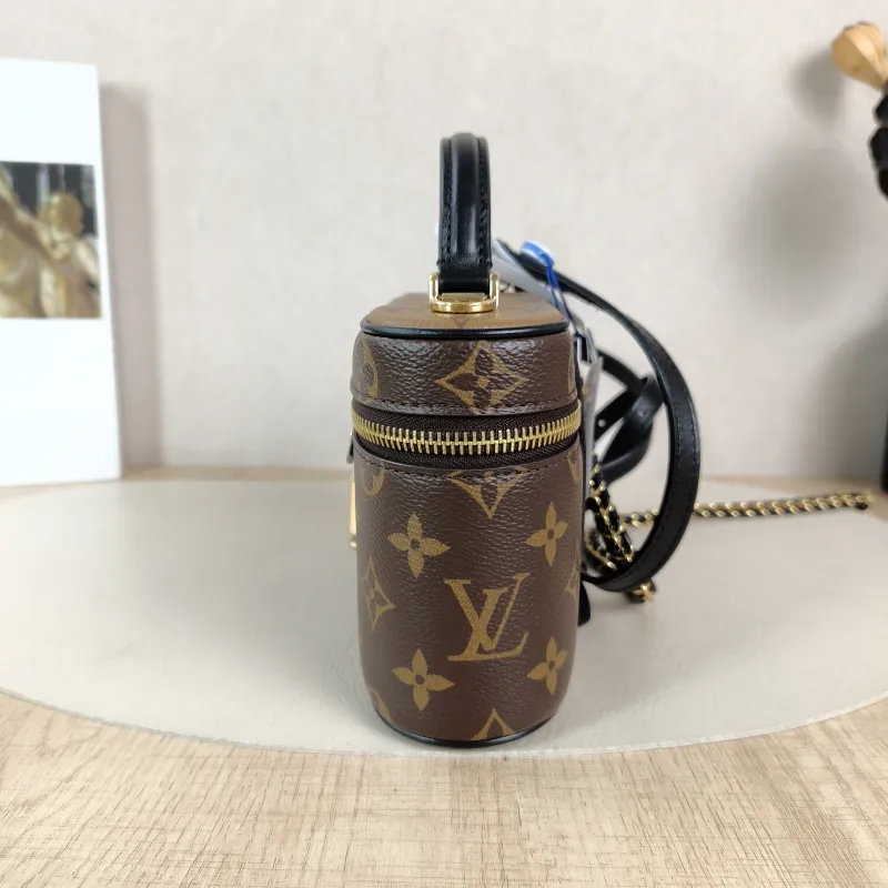Louis Vuitton Shoulder Bag VANITY POUCH Cosmetic Bag Monogram PVC One Size19 × 6.5 × 11.5 cm — detail view 8 of 14