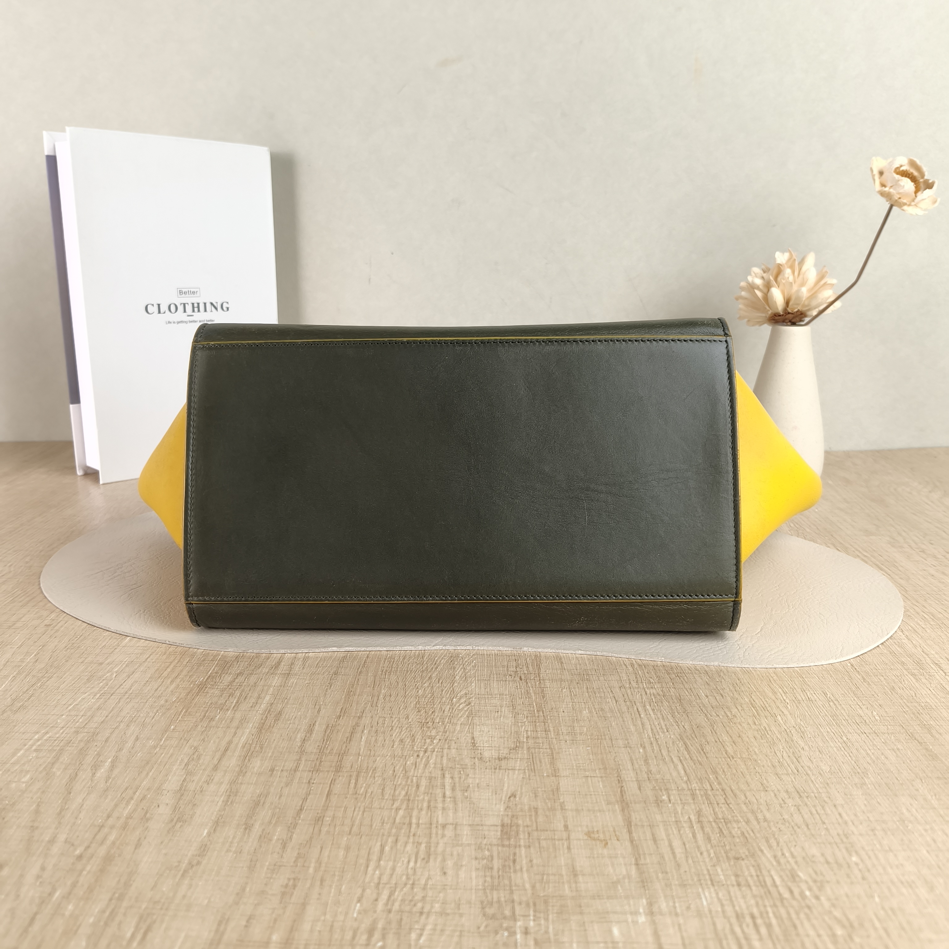 CELINE Crossbody Bag Trapeze Green · Yellow Calfskin Small27 × 13 × 22 cm — cover view 4 of 5