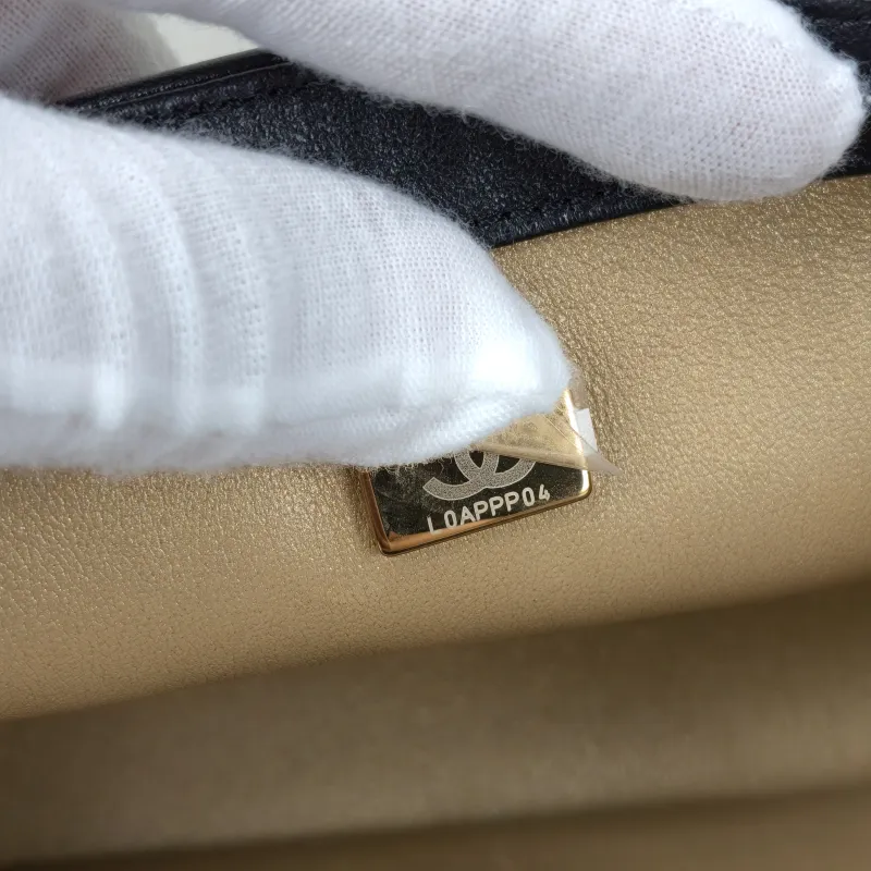 Chanel Shoulder Bag c cf Black Lambskin One Size 24 × 7 × 14.5 cm — detail view 12 of 14