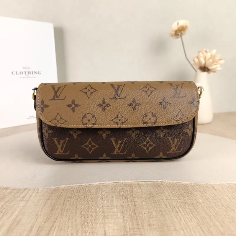 Louis Vuitton Crossbody Bag IVY Monogram PVC Small 23.5 × 4.3 × 12 cm