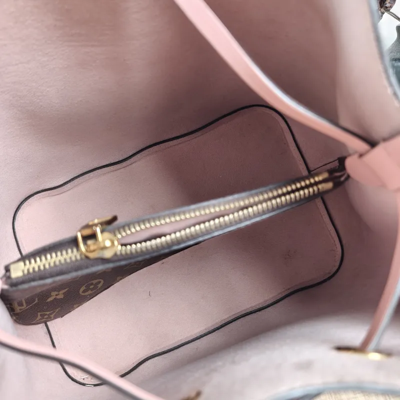 Louis Vuitton Shoulder Bag NÉONOÉ Bucket Bag PVC Medium 26 × 17.5 × 26 cm — detail view 2 of 10
