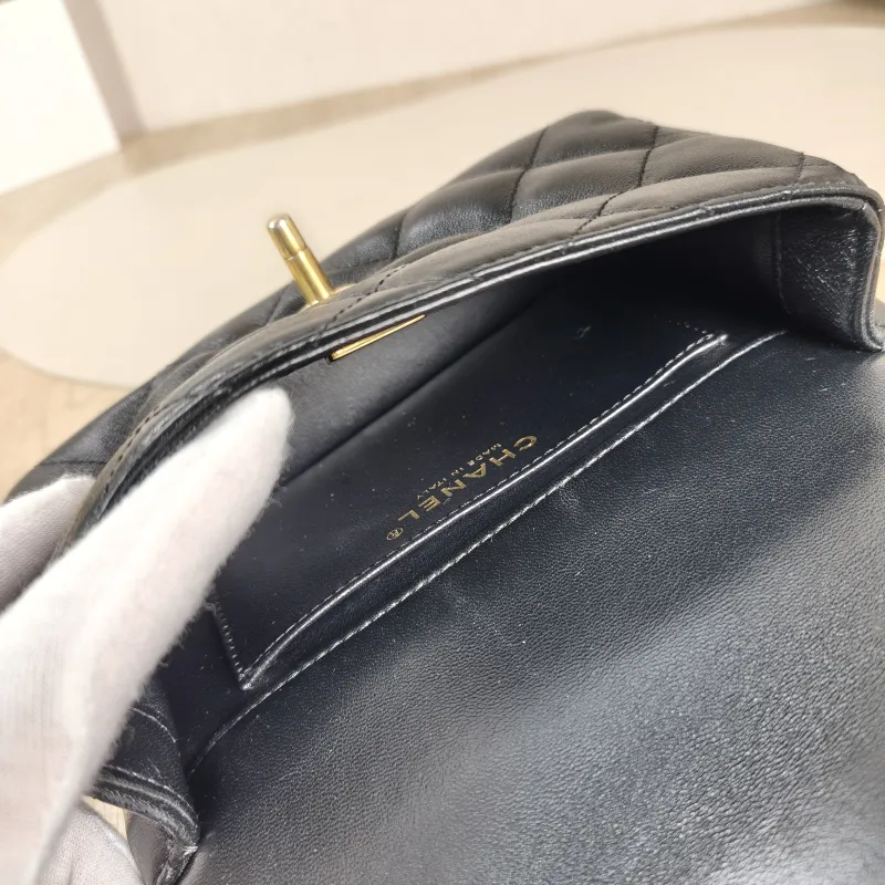 Chanel Crossbody Bag Classic Flap Mini CF Mini Lambskinmini17 × 8 × 13.5 cm — detail view 6 of 13