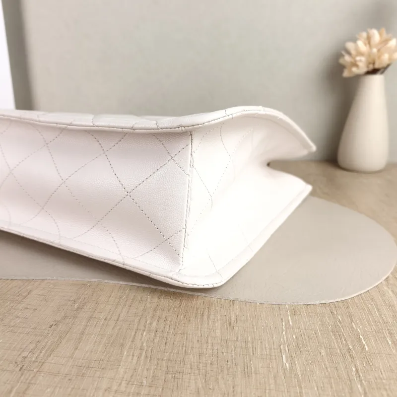 Chanel Shoulder Bag tote White Grained Calfskin 34 × 10 × 25.5 cm 31 — detail view 3 of 13