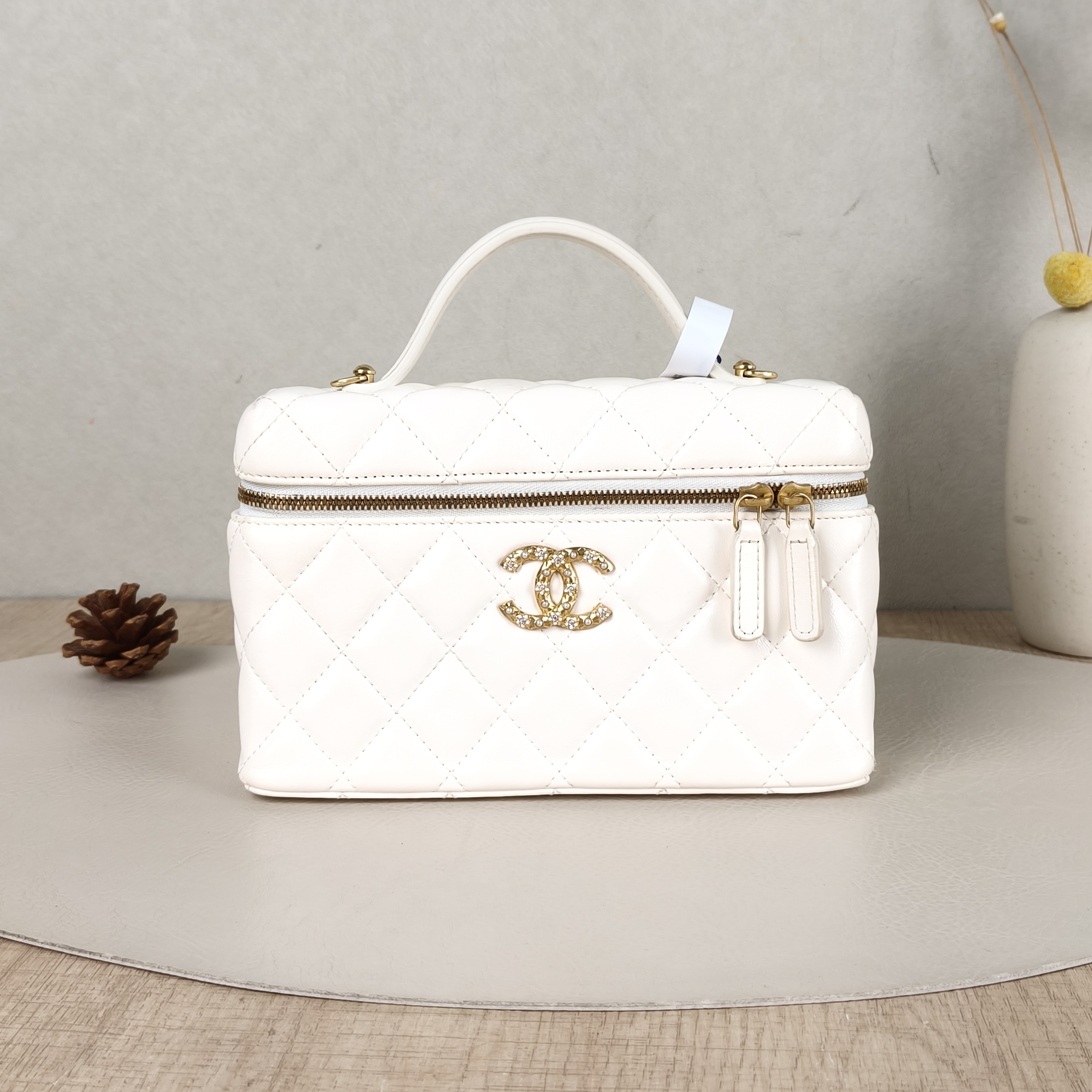 Chanel Crossbody Bag26c lp Vanity Case Bag White Calfskin One Size19.5 × 5 × 17 cm