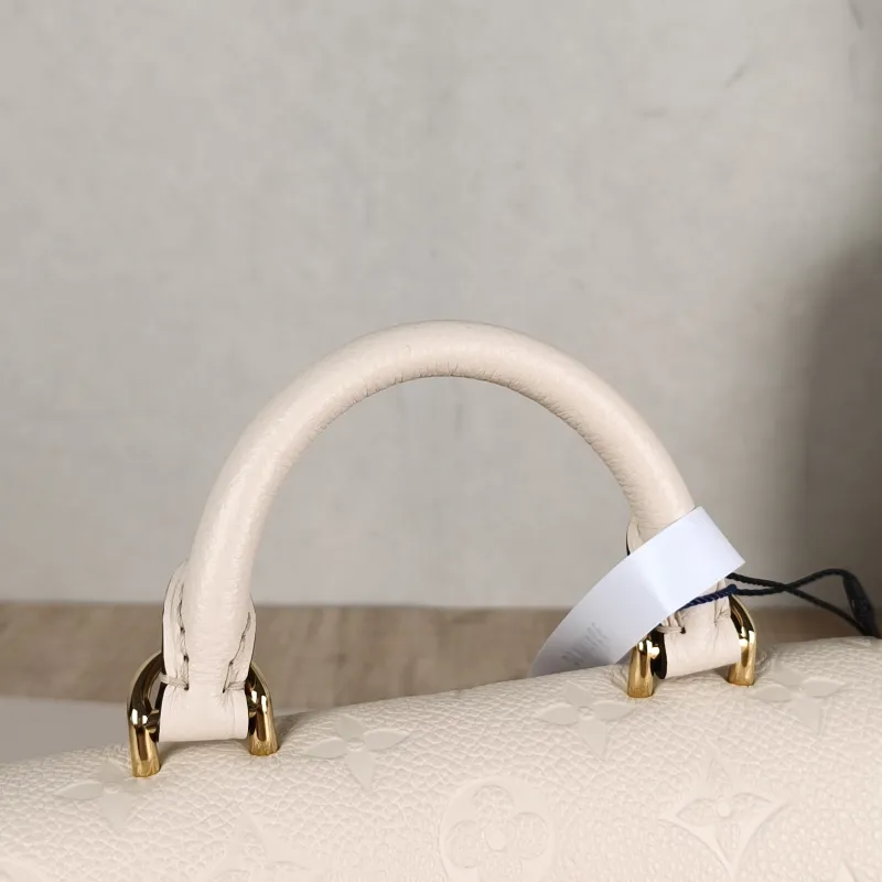 Louis Vuitton Crossbody Bag MADELEINE White Empreinte Embossed Calfskinnano21 × 6 × 12.5 cm — detail view 8 of 11