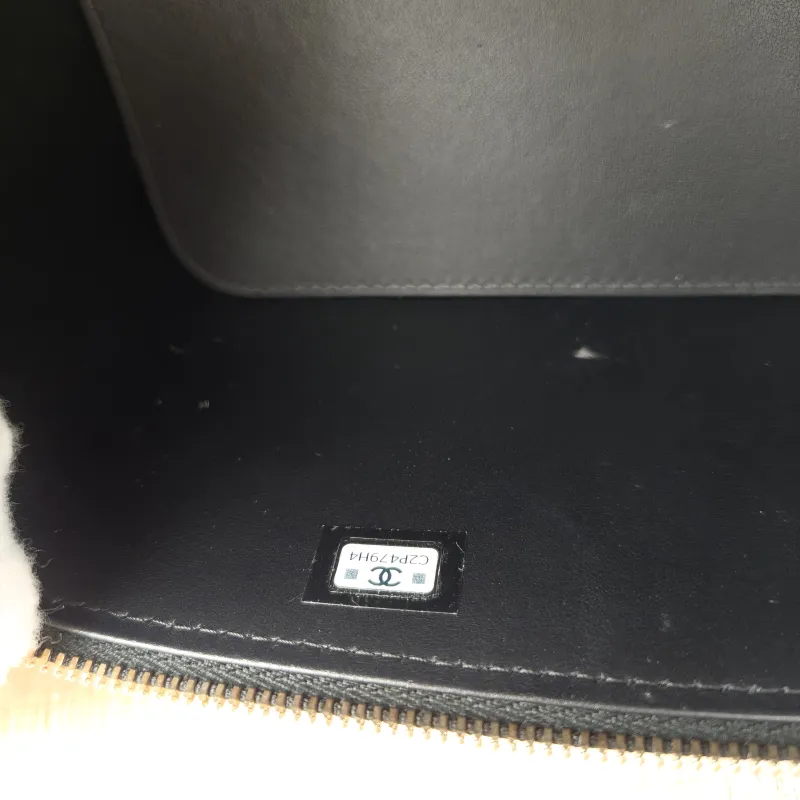 Chanel Crossbody Bag Black Grained Calfskin Mini 16 × 8 × 9.5 cm — detail view 11 of 12