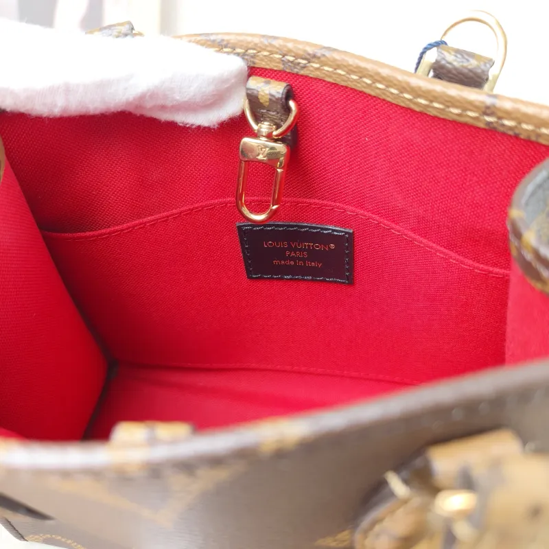 Louis Vuitton Crossbody Bag Onthego BB Monogram PVC BB 18 × 8.5 × 15 cm — detail view 6 of 14