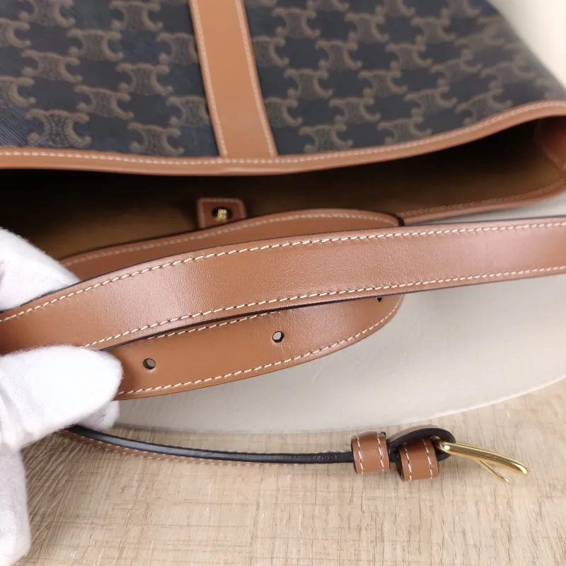 CELINE Crossbody Bag Triomphe Bucket Bag Monogram PVC Medium24 × 18 × 27 cm — detail view 7 of 9