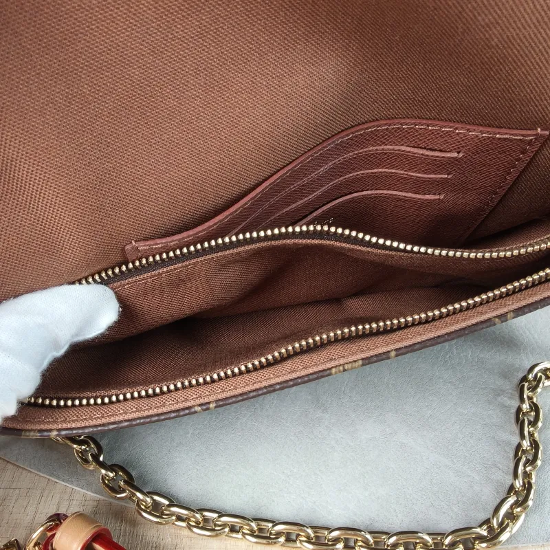 Louis Vuitton Crossbody Bag IVY Monogram PVC Small23.5 × 4.3 × 12 cm — detail view 10 of 13