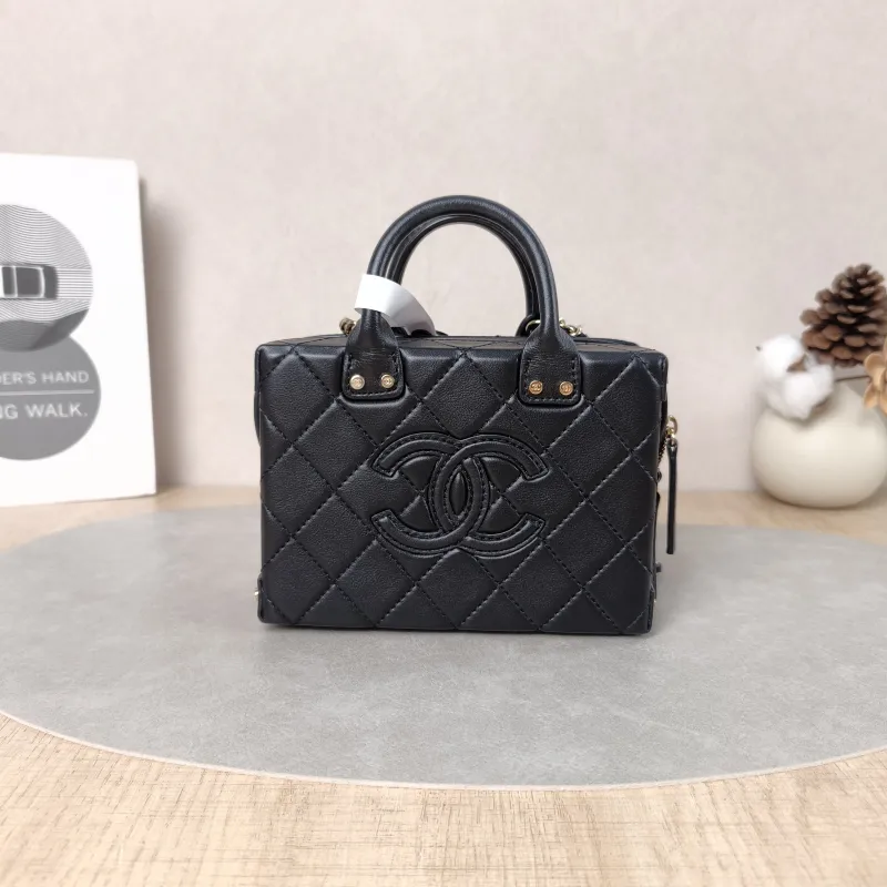 Chanel Crossbody Bag Crossbody Bag Black Calfskin15 × 8 × 11 cm