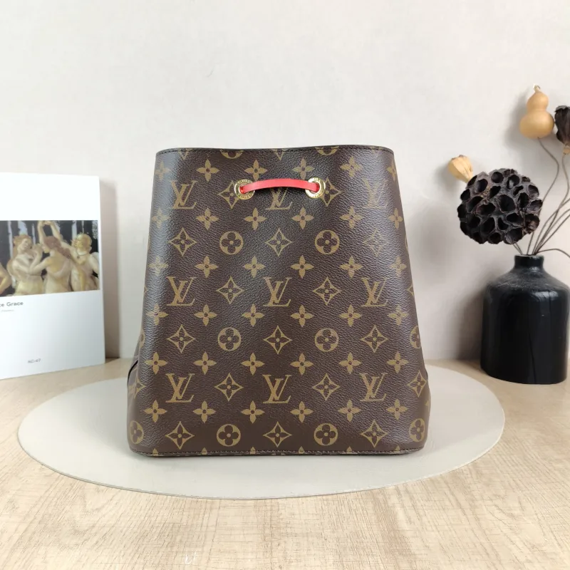 Louis Vuitton Shoulder Bag NÉONOÉ Bucket Bag PVC Medium 26 × 17.5 × 26 cm — cover view 5 of 5