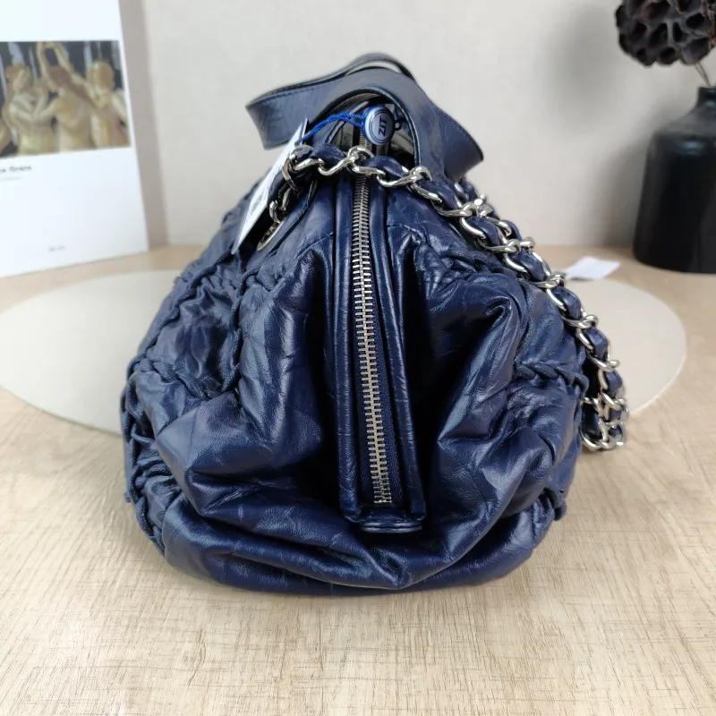 Chanel Shoulder Bag tote Blue Calfskin One Size31 × 14 × 21 cm — detail view 1 of 13