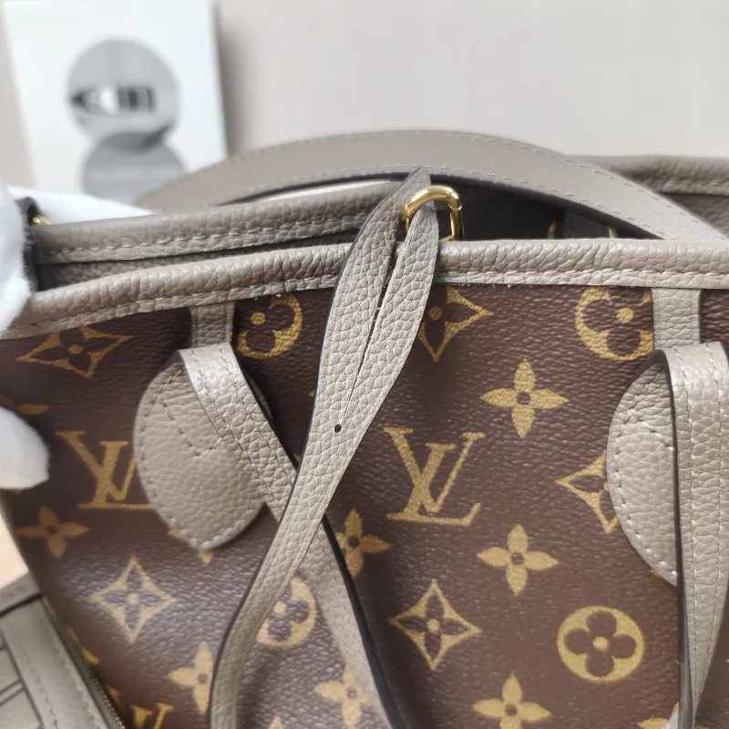 Louis Vuitton Crossbody Bag NEVERFULL INSIDE OUT BB PVC · Calfskin BB26.5 × 11 × 16.5 cm — detail view 12 of 15