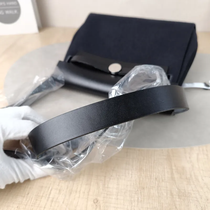 Hermès Crossbody Bag Herbag Zip 20 Black Canvas Mini 20.5 × 7 × 16.5 cm G — detail view 8 of 15