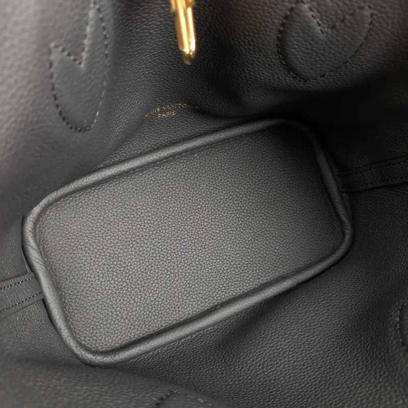 Louis Vuitton Crossbody Bag NEVERFULL INSIDE OUT BB Black PVC · Calfskin BB 26.5 × 11 × 16.5 cm — detail view 10 of 10