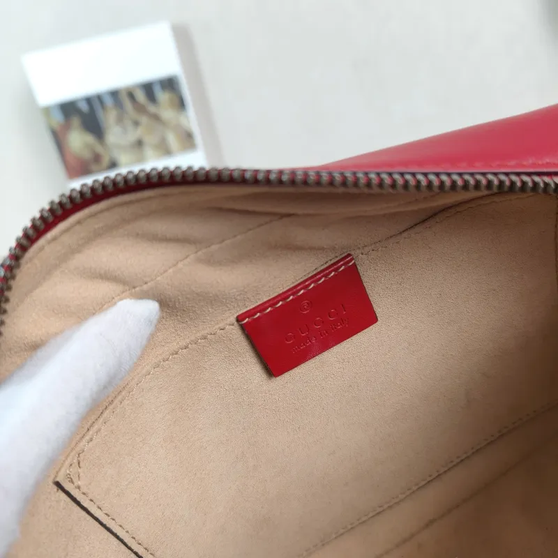 GUCCI Crossbody Bag GG Marmont Marmont Camera Bag Red Calfskin Small 24 × 7 × 13 cm — detail view 1 of 12