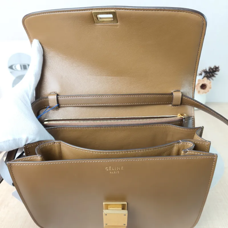 CELINE Crossbody Bag Classic Box CC alfskin Medium24 × 7 × 18 cm — detail view 9 of 14