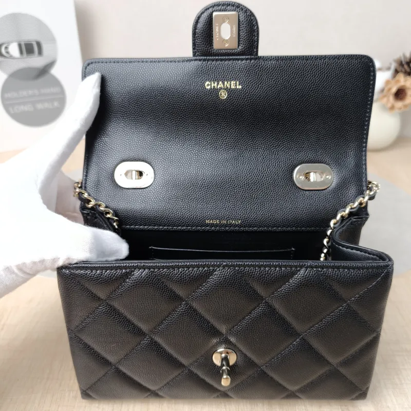 Chanel Crossbody Bag Edition mini Black Grained Calfskin mini 20 × 8 × 12.5 cm — detail view 14 of 15