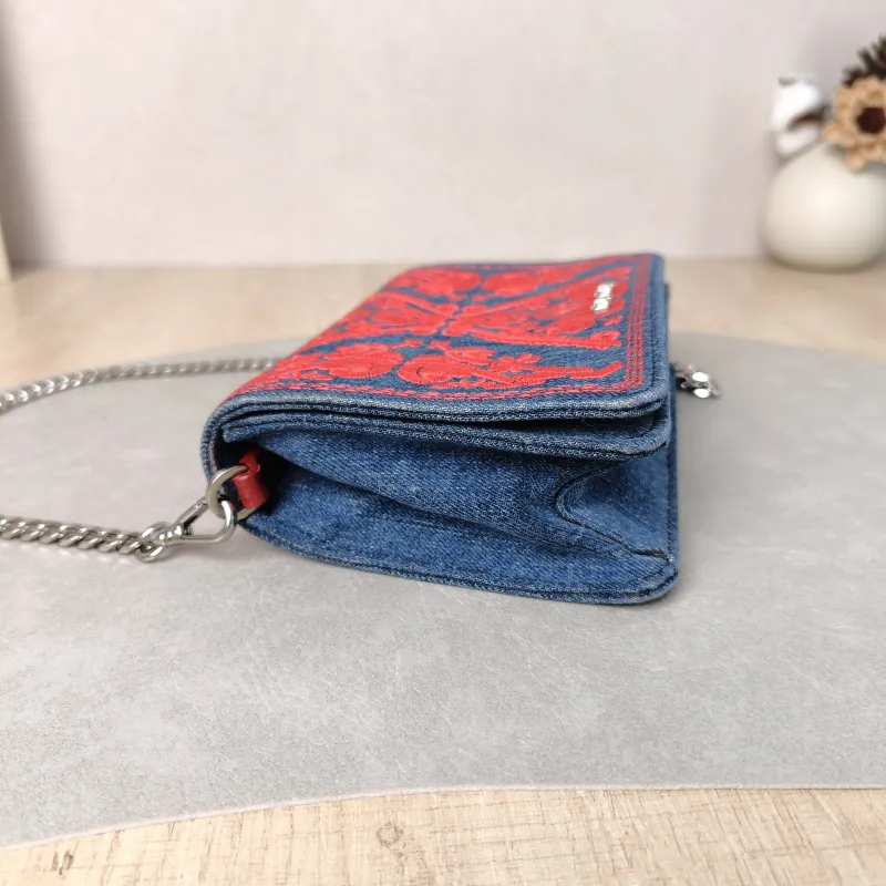 Miumiu Crossbody Bag Red Embroidered Crossbody Bag One Size 18 × 6 × 12 cm — detail view 10 of 10