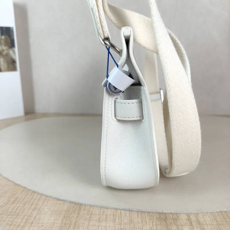 Hermès Crossbody Bag Jypsiere 23 01Blanc White Swift Calfskin Mini 23 × 5 × 17 cm W — detail view 6 of 11