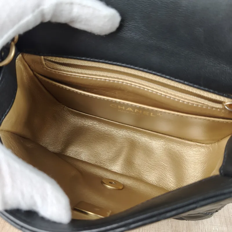 Chanel Crossbody Bag Black Lambskin One Size 17 × 8 × 13.5 cm — detail view 2 of 14