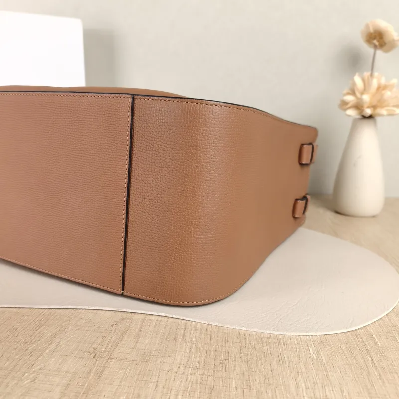 LOEWE Crossbody Bag Hammock Brown Calfskin Medium 29 × 14 × 32 cm — detail view 3 of 11
