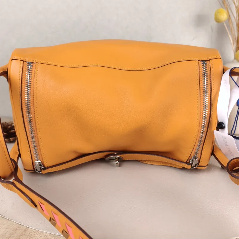 Hermès Crossbody Bag Lindy 30 Taurillon Clemence TC Calfskin 30 30 × 15 × 19 cm D — detail view 4 of 11