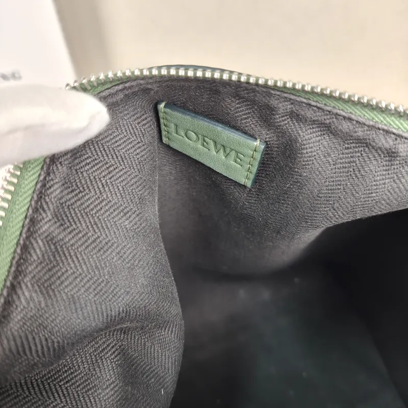 LOEWE Crossbody Bagcubi Crossbody Bag Green Calfskin Small20 × 11 × 15 cm — detail view 14 of 14