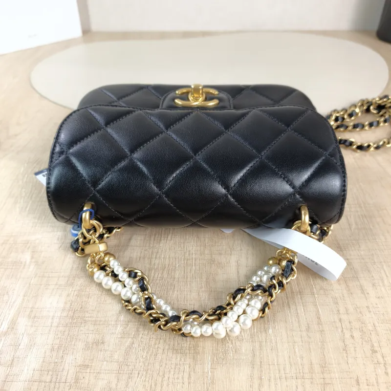 Chanel Crossbody Bag Pearl Black Calfskin Small 19 × 6 × 13 cm — detail view 5 of 13