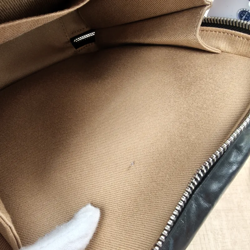 Chanel Crossbody Bag Camera Bag Black Waxed Leather17 × 8.5 × 18 cm — detail view 8 of 20