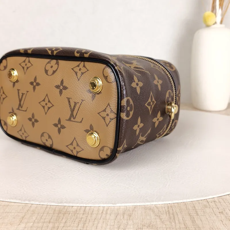 Louis Vuitton Shoulder Bag VANITY Cosmetic Bag Monogram PVC Small19 × 11 × 13 cm — detail view 7 of 13