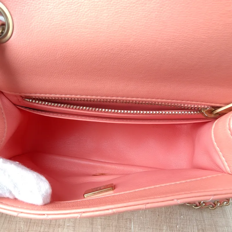 Chanel Crossbody Bag Pink Lambskin One Size 17 × 8 × 13.5 cm — detail view 8 of 12