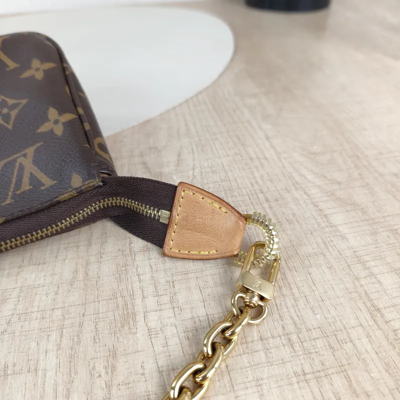 Louis Vuitton Shoulder Bag Pochette Accessoires Monogram PVC One Size22 × 4 × 13 cm — detail view 8 of 12