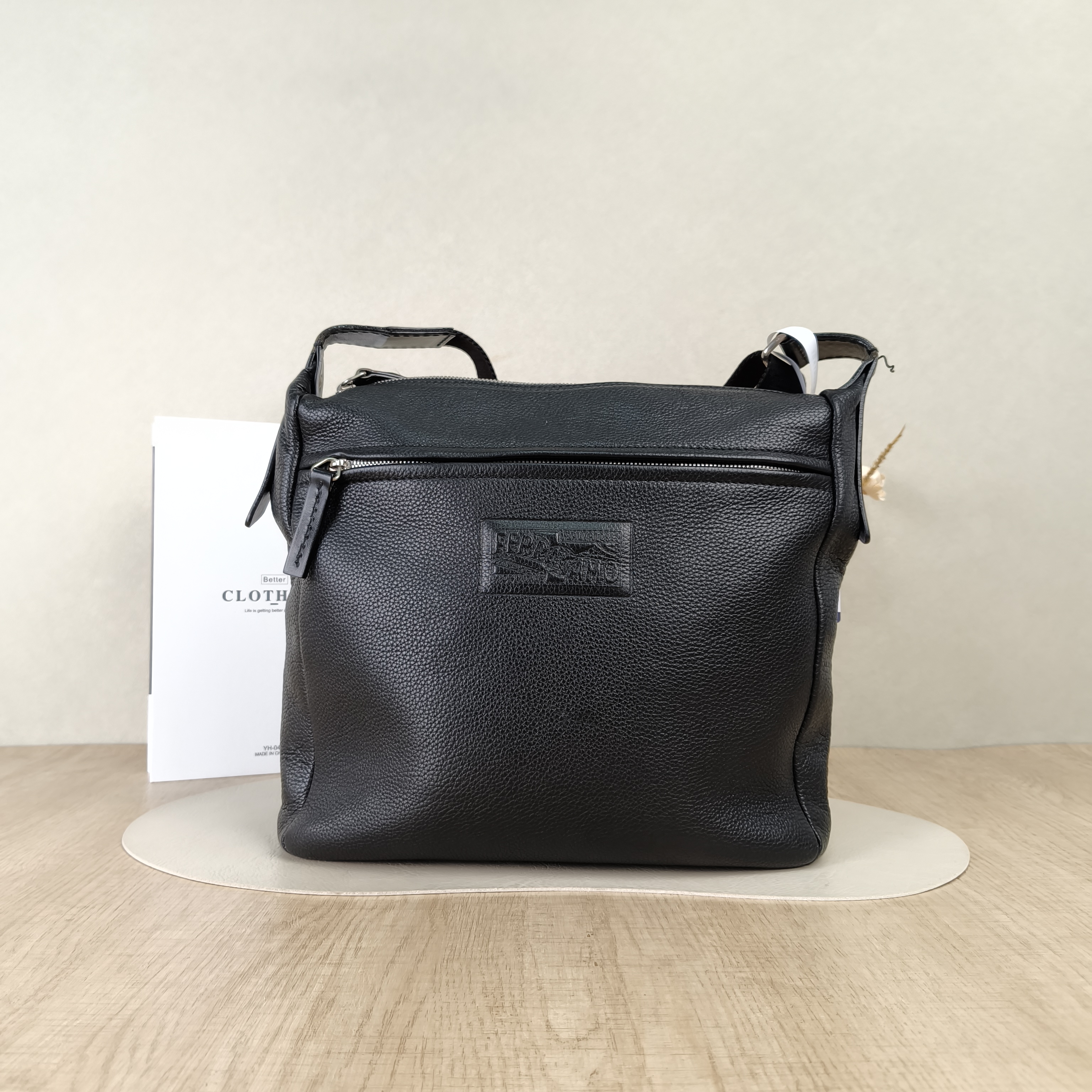 FERRAGAMO Shoulder Bag Shoulder Bag Black Calfskin30 × 8 × 32 cm