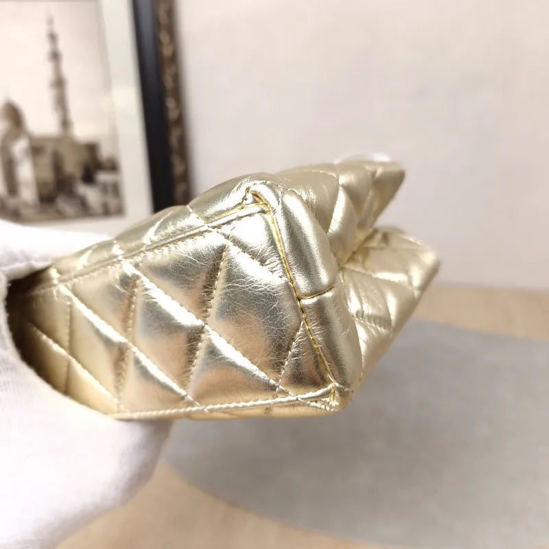 Chanel Crossbody Bag Kelly Gold Lambskin19 × 7 × 13 cm — detail view 14 of 16