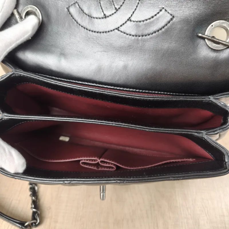 Chanel Crossbody Bag Trendy CC Black Lambskin Small25 × 12 × 17 cm — detail view 8 of 23