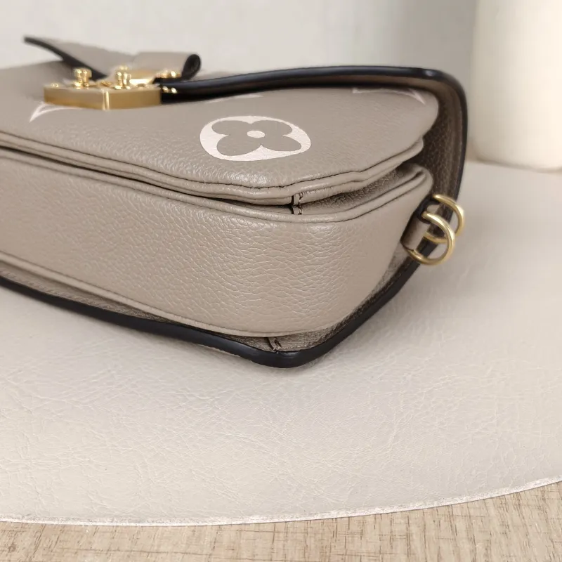 Louis Vuitton Crossbody Bag Pochette Métis East West Empreinte Embossed Calfskin Monogram Small21.5 × 6 × 13.5 cm — detail view 5 of 15