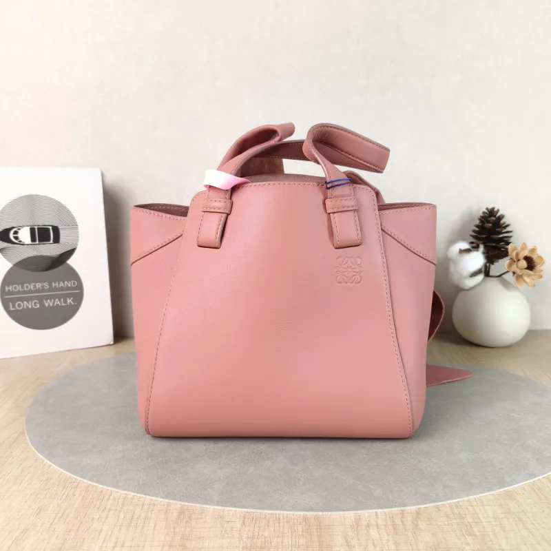 LOEWE Crossbody Bag Pink Calfskinmini17 × 11 × 19.5 cm