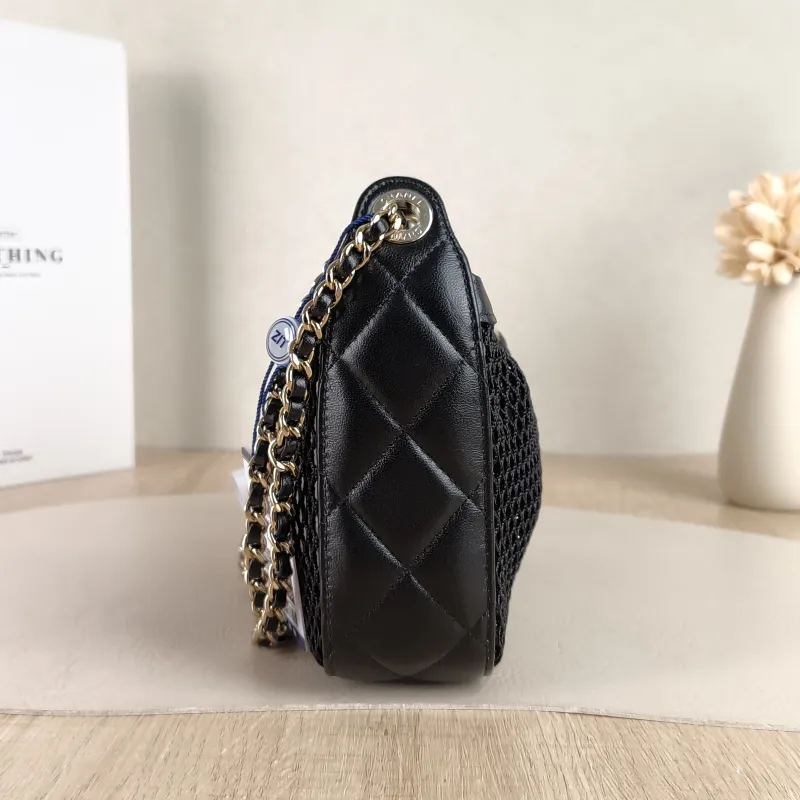 Chanel Crossbody Bag Black Lambskin One Size 21.5 × 5 × 15 cm — detail view 9 of 10