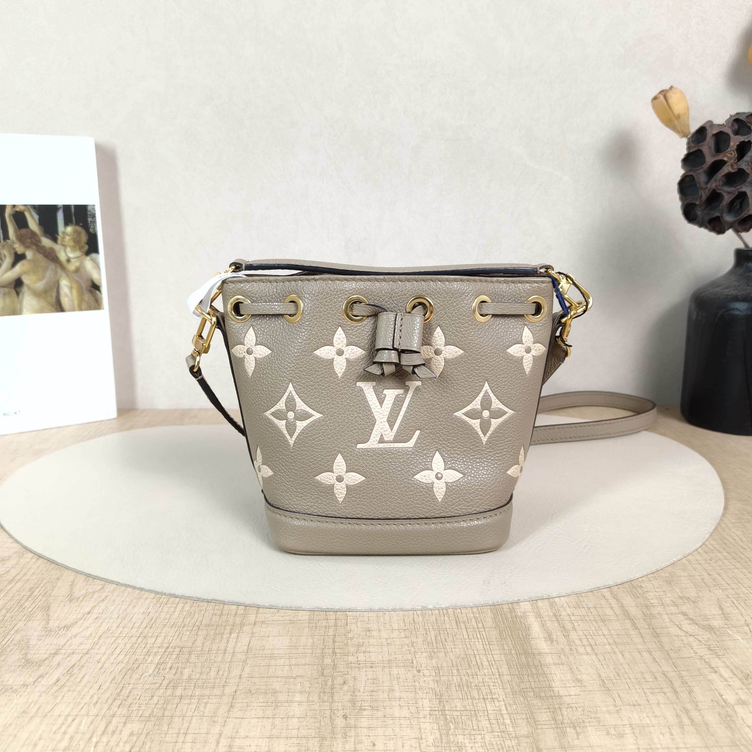 Louis Vuitton Crossbody Bag NANO NOÉ Bucket Bag Nano · White Empreinte Embossed Calfskin Monogramnano13 × 10 × 16 cm