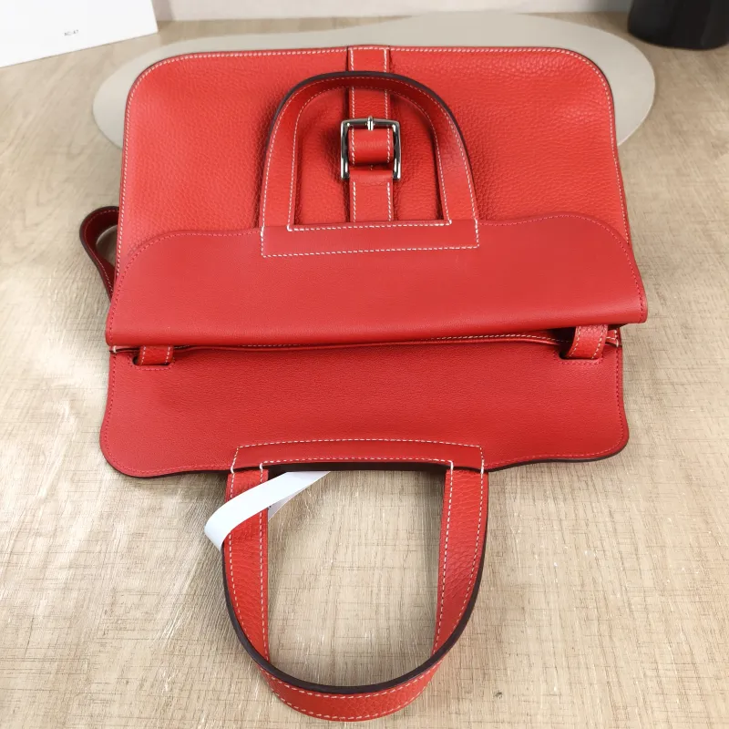 Hermès Shoulder Bag Halzan 31 Q5 Taurillon Clemence TC Calfskin Medium 31 × 9 × 28.5 cm A — detail view 8 of 12