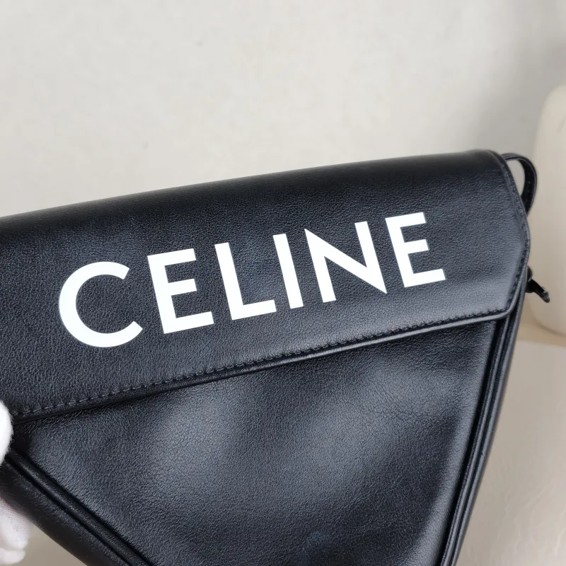 CELINE Crossbody Bag Crossbody Bag Black Calfskin 22 × 3.5 × 15 cm — detail view 2 of 8