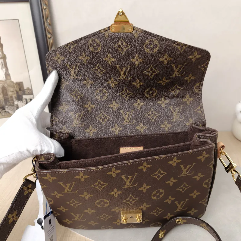 Louis Vuitton Crossbody Bag Pochette Métis Monogram PVC Medium25 × 7 × 19 cm — detail view 9 of 17