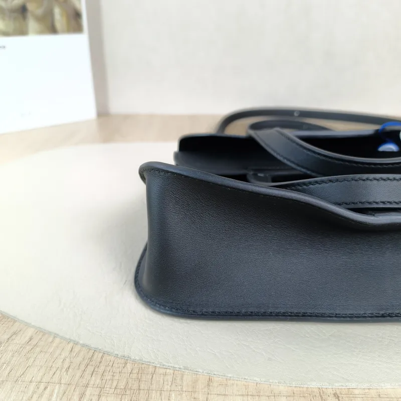 Hermès Crossbody Bag Halzan Black Swift Calfskinmini22 × 6.5 × 15 cm — detail view 11 of 13